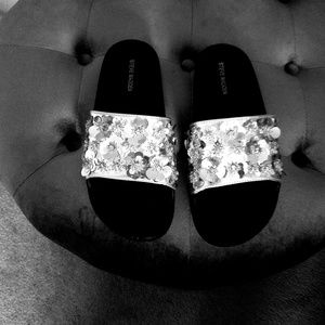 Steve Madden 3D Metallic Slides